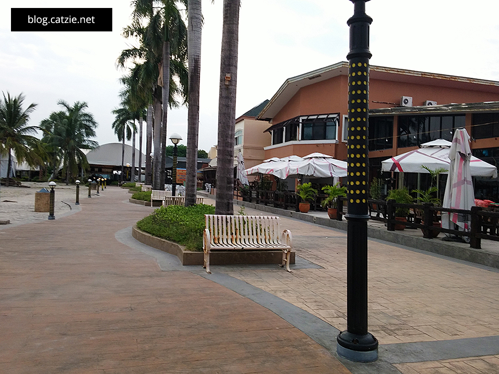 Beach bench near Subic Park Hotel